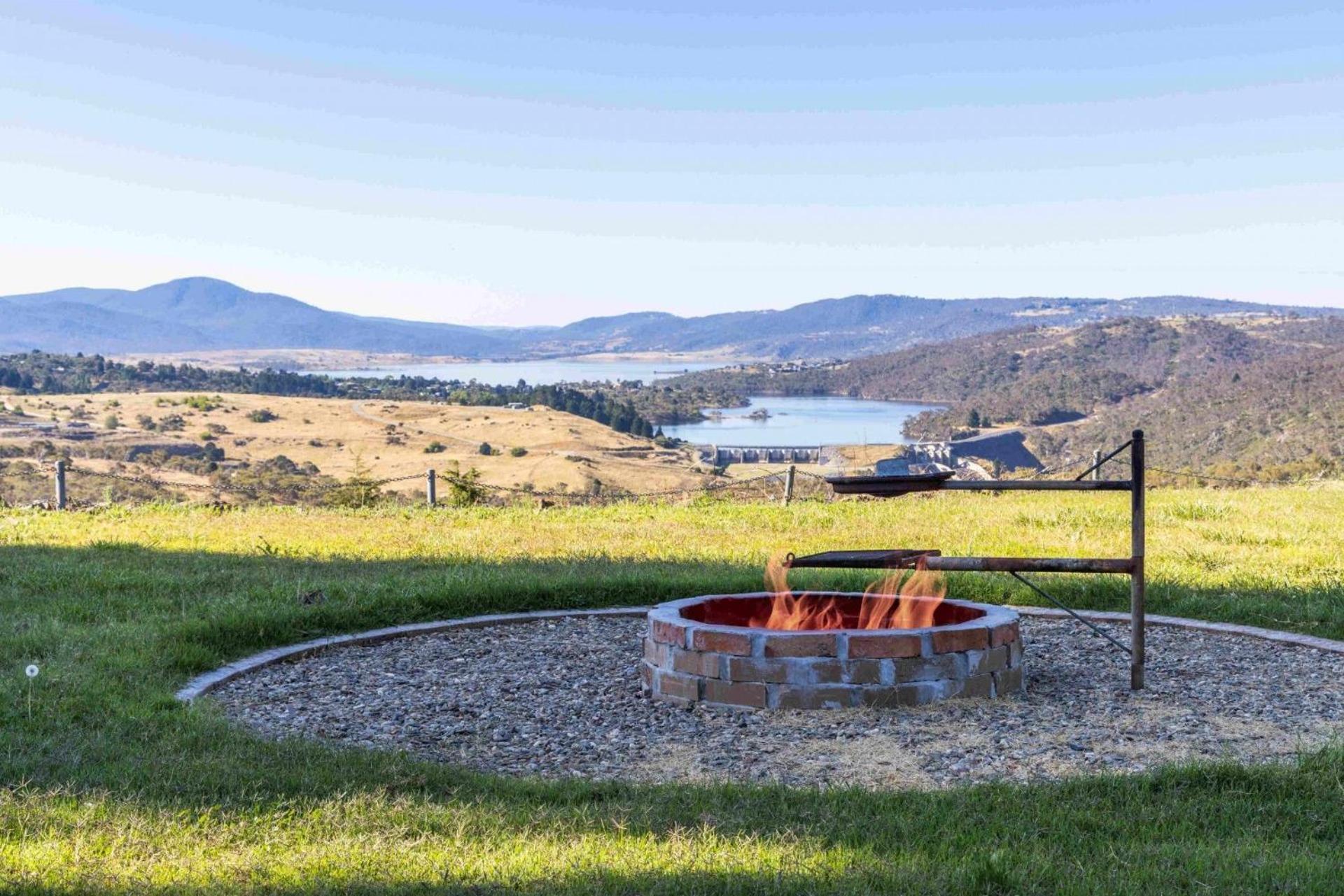 Mountain Lowry Lodge Jindabyne Exterior photo