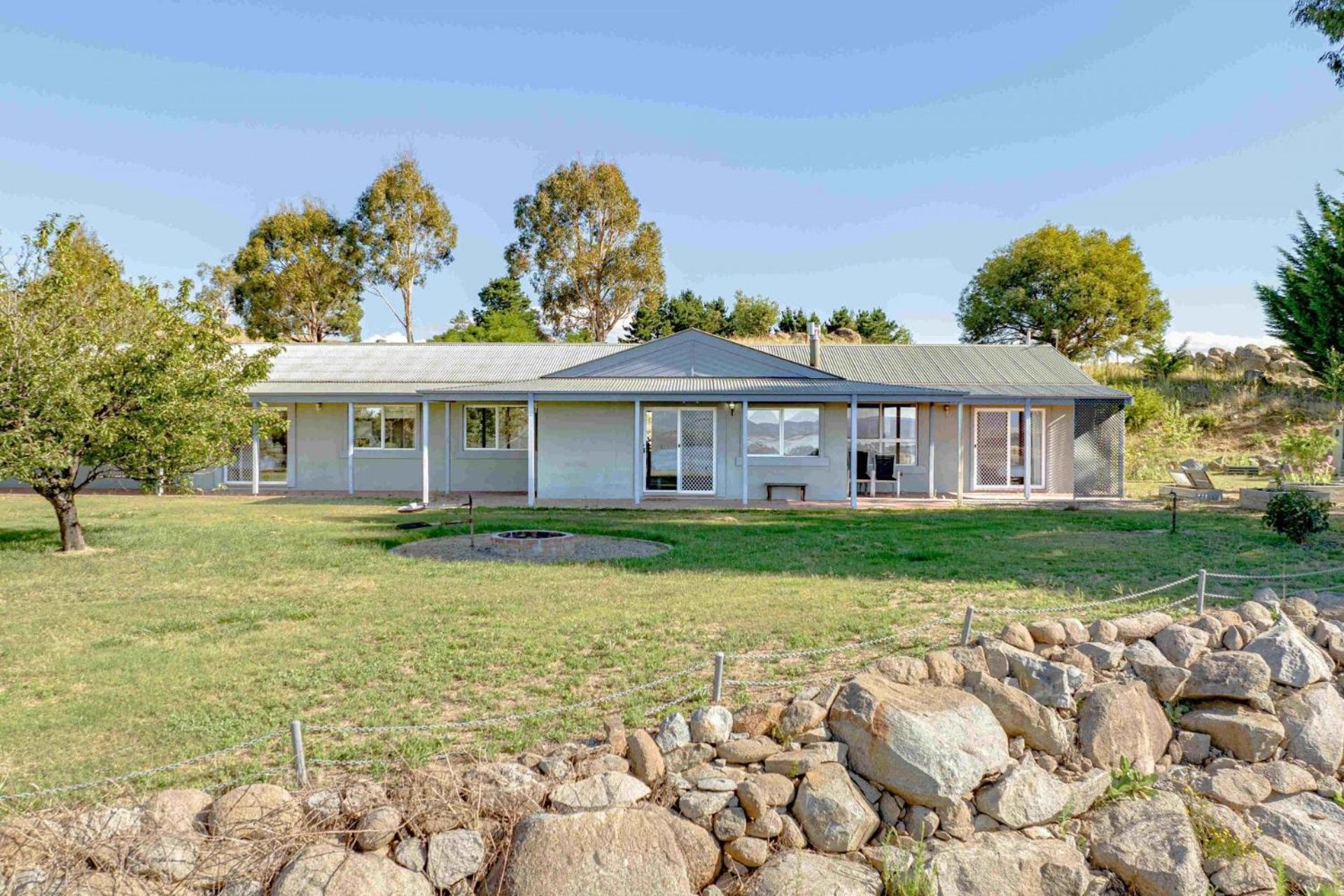 Mountain Lowry Lodge Jindabyne Exterior photo